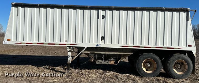 image for item DQ6318 1997 Jetco grain trailer