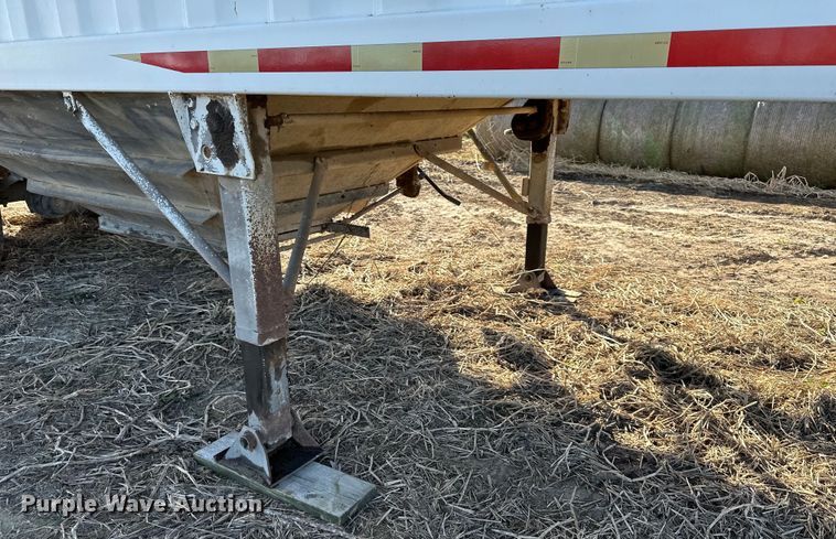 image for item DQ6318 1997 Jetco grain trailer