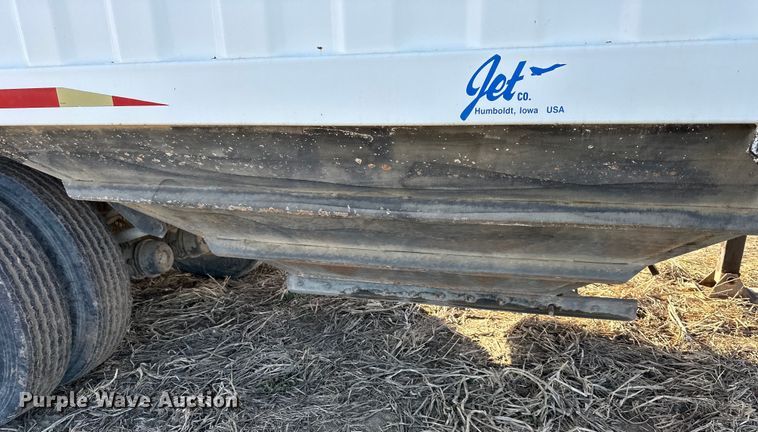 image for item DQ6318 1997 Jetco grain trailer