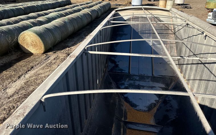 image for item DQ6318 1997 Jetco grain trailer