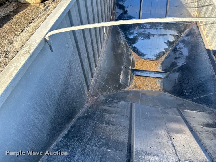 image for item DQ6318 1997 Jetco grain trailer