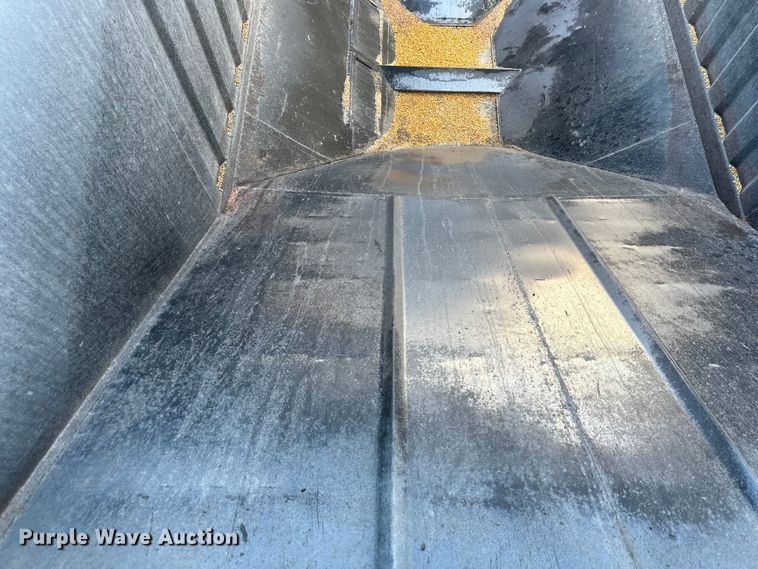 image for item DQ6318 1997 Jetco grain trailer