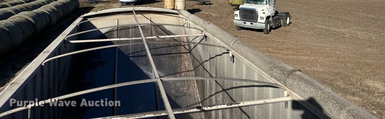 image for item DQ6318 1997 Jetco grain trailer