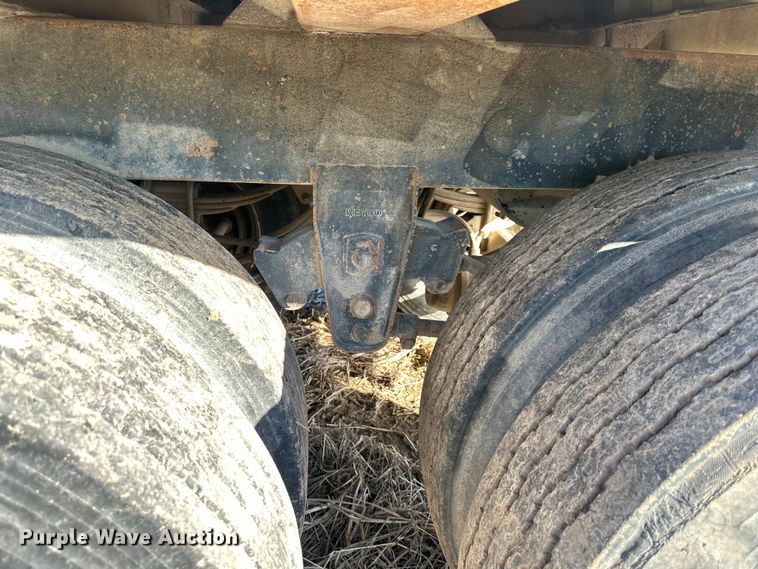 image for item DQ6318 1997 Jetco grain trailer