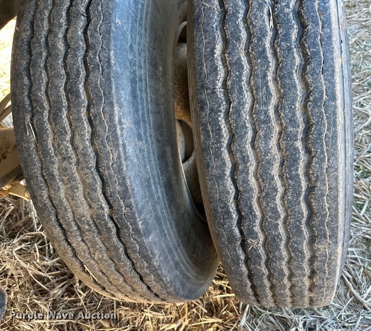 image for item DQ6318 1997 Jetco grain trailer