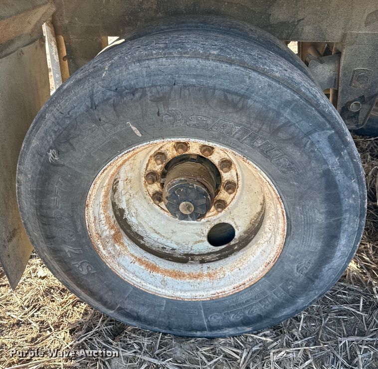 image for item DQ6318 1997 Jetco grain trailer