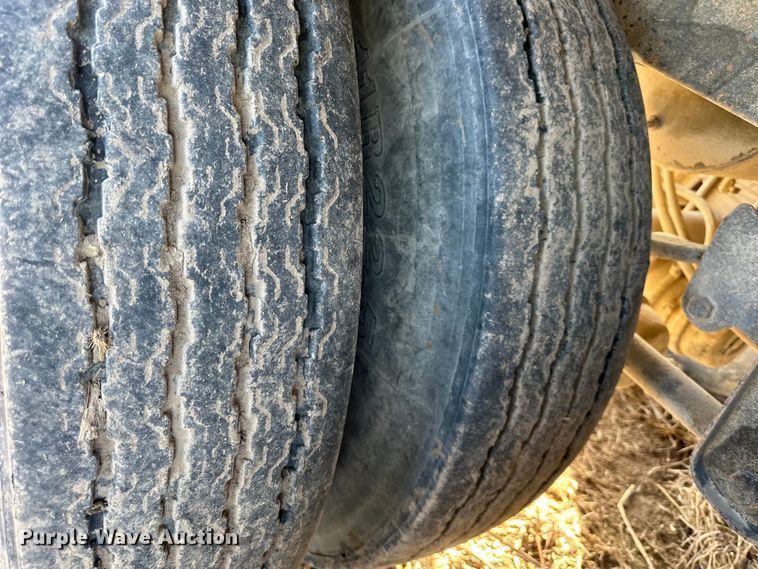 image for item DQ6318 1997 Jetco grain trailer