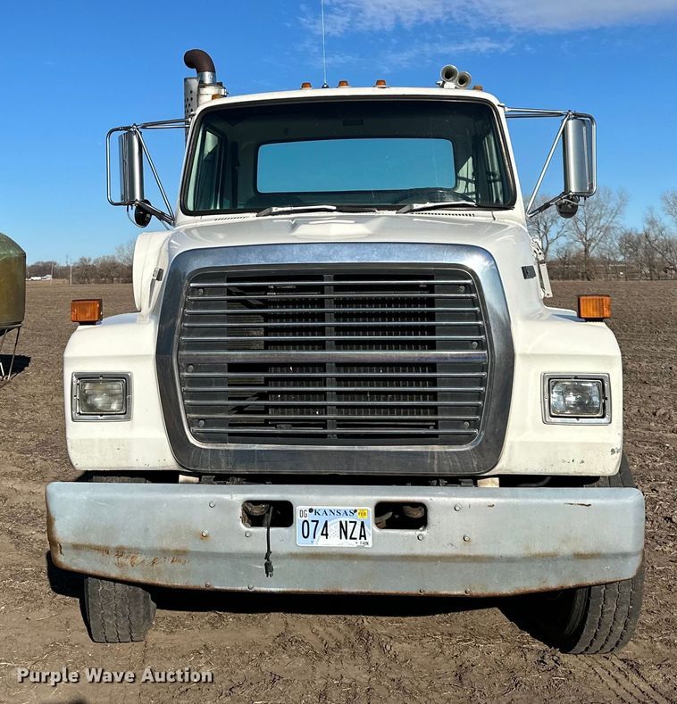 image for item DQ6319 1991 Ford L9000 semi truck