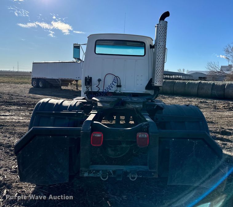 image for item DQ6319 1991 Ford L9000 semi truck