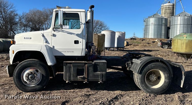 image for item DQ6319 1991 Ford L9000 semi truck