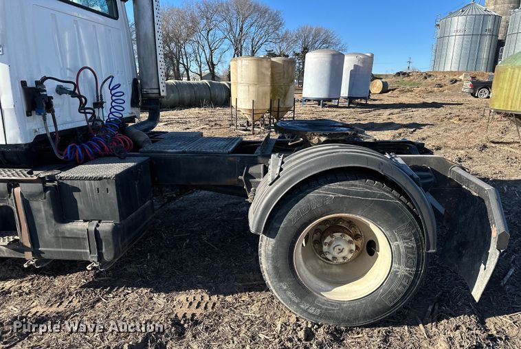 image for item DQ6319 1991 Ford L9000 semi truck