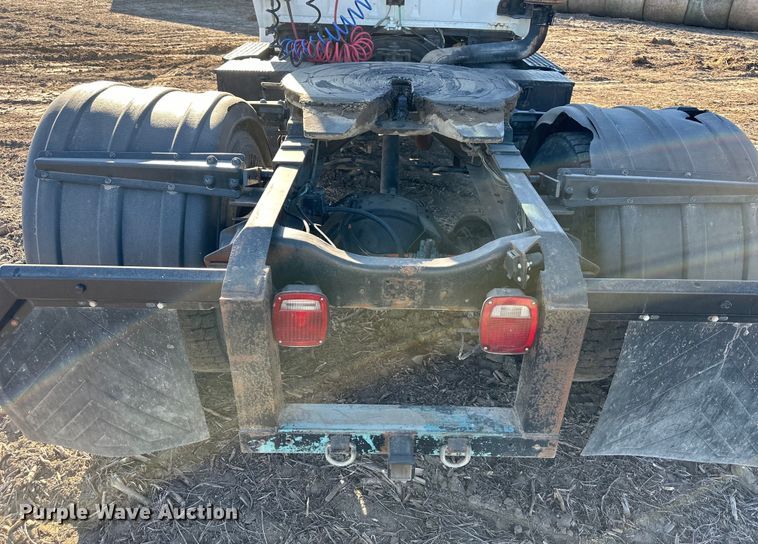 image for item DQ6319 1991 Ford L9000 semi truck