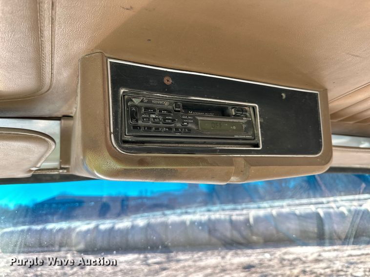 image for item DQ6319 1991 Ford L9000 semi truck