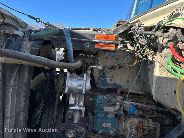image for item DQ6319 1991 Ford L9000 semi truck
