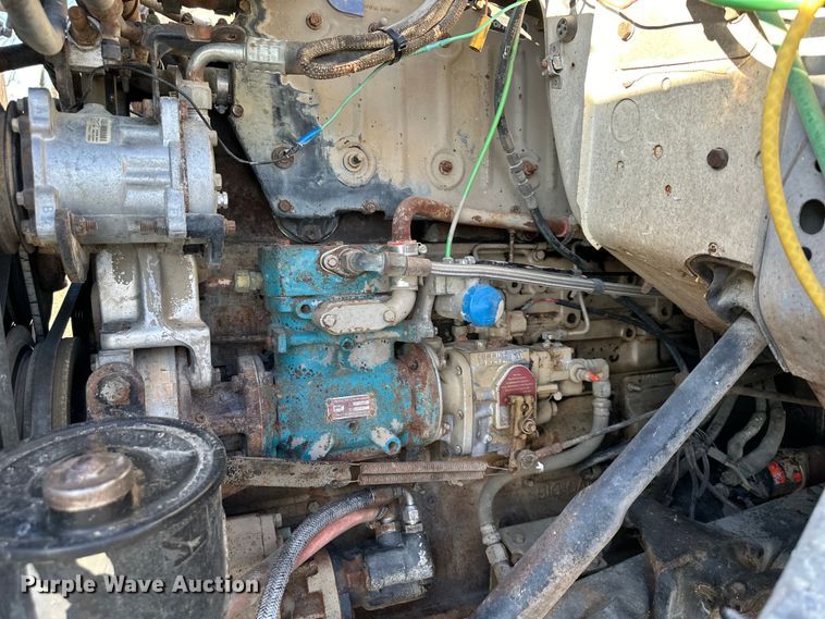 image for item DQ6319 1991 Ford L9000 semi truck