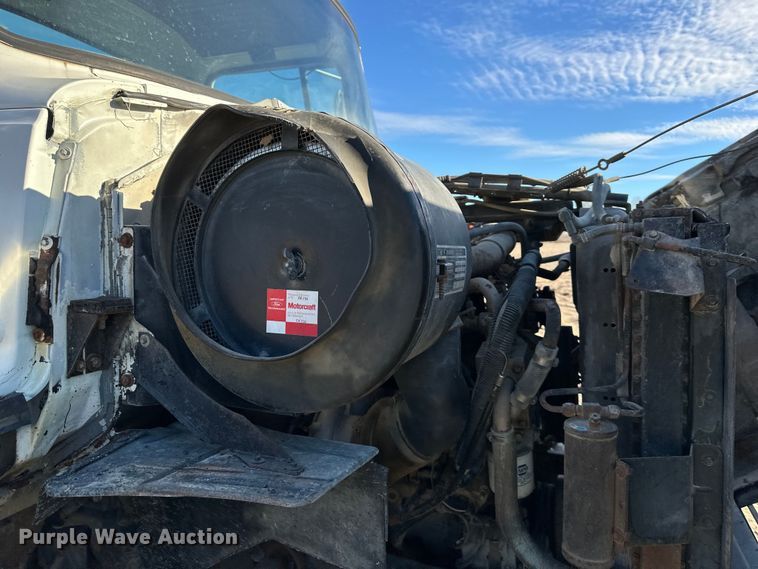 image for item DQ6319 1991 Ford L9000 semi truck