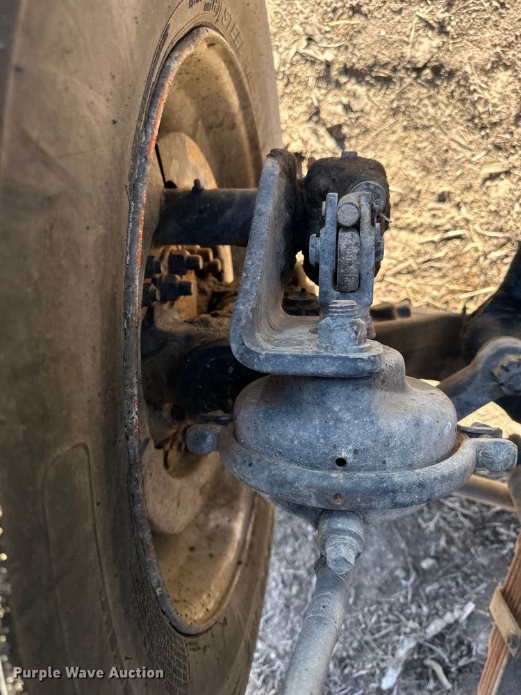 image for item DQ6319 1991 Ford L9000 semi truck