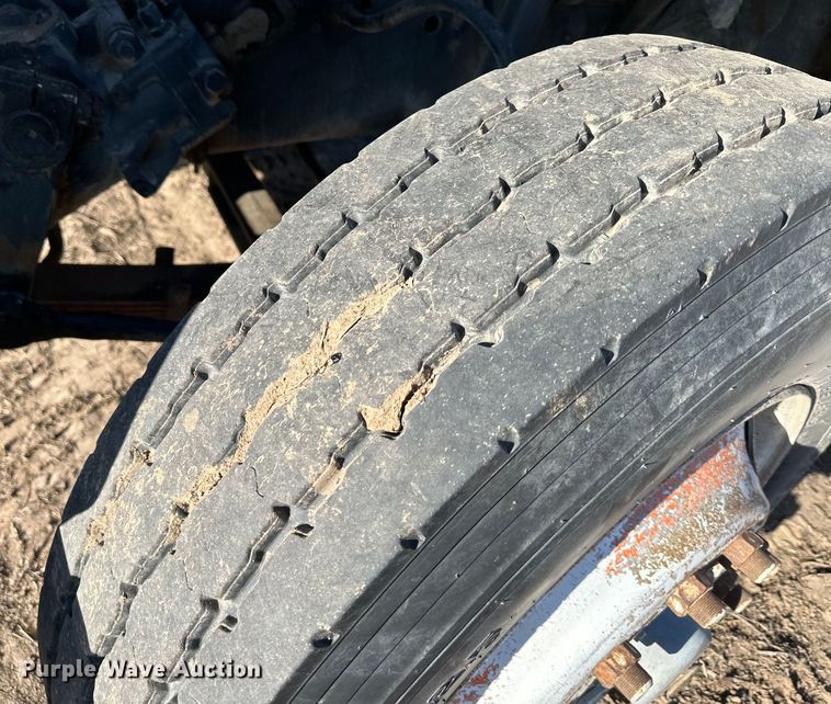 image for item DQ6319 1991 Ford L9000 semi truck