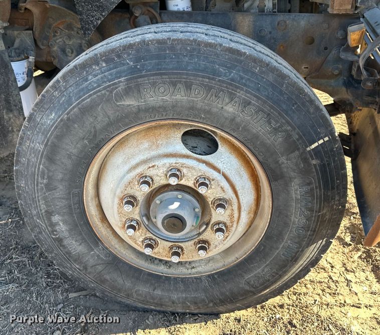 image for item DQ6319 1991 Ford L9000 semi truck