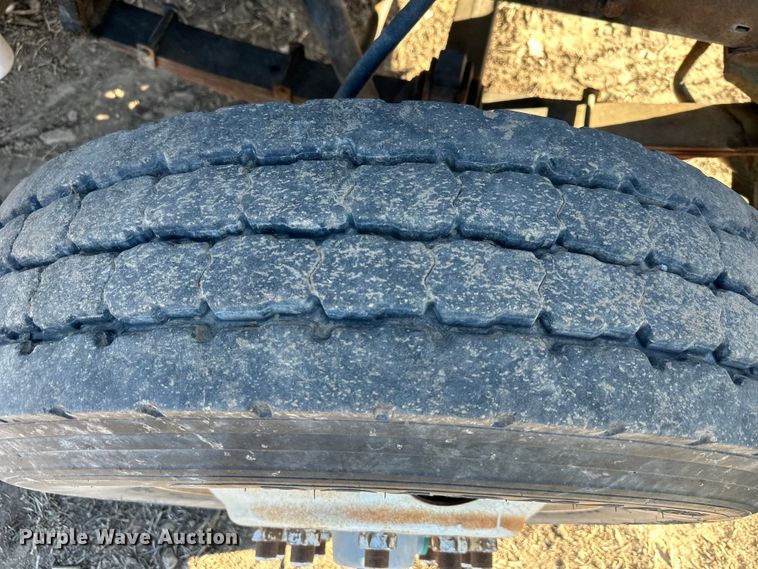 image for item DQ6319 1991 Ford L9000 semi truck