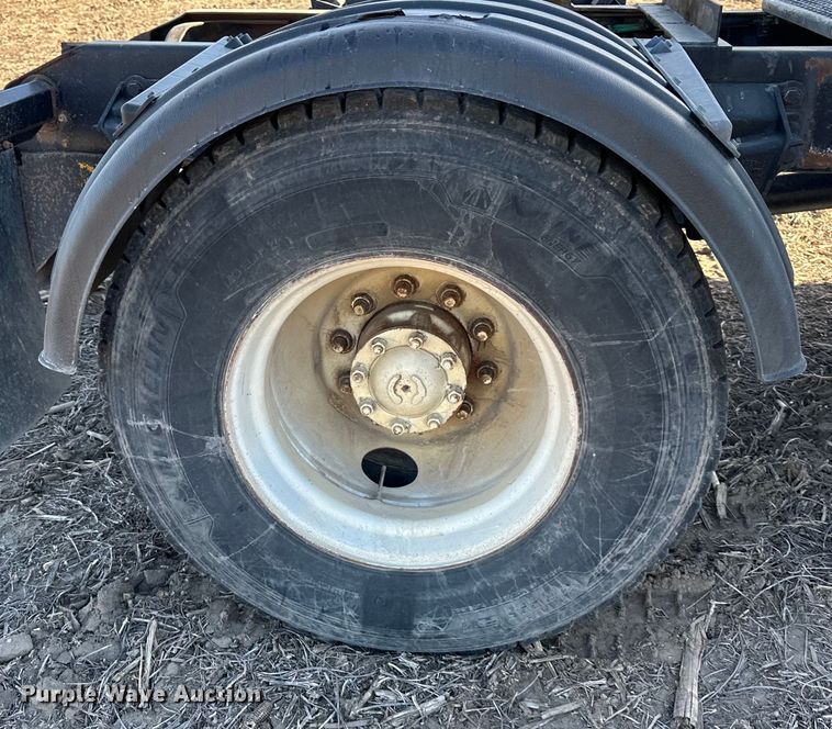 image for item DQ6319 1991 Ford L9000 semi truck