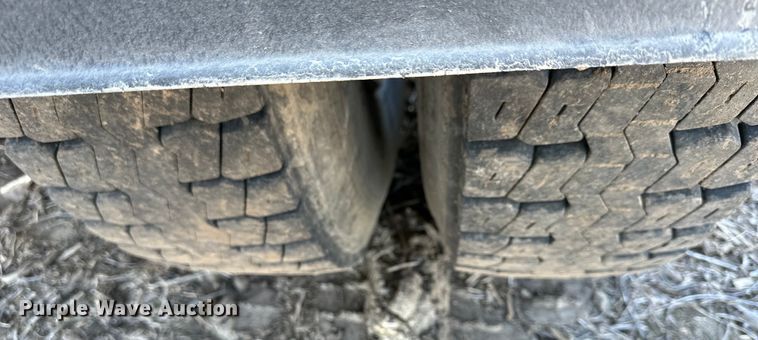 image for item DQ6319 1991 Ford L9000 semi truck