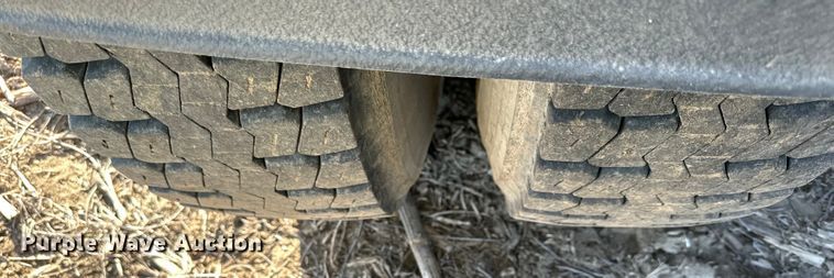 image for item DQ6319 1991 Ford L9000 semi truck