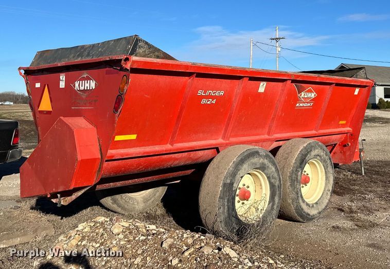 image for item DQ6321 Kuhn Knight Slinger 8124 manure spreader