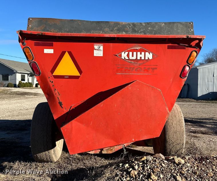 image for item DQ6321 Kuhn Knight Slinger 8124 manure spreader