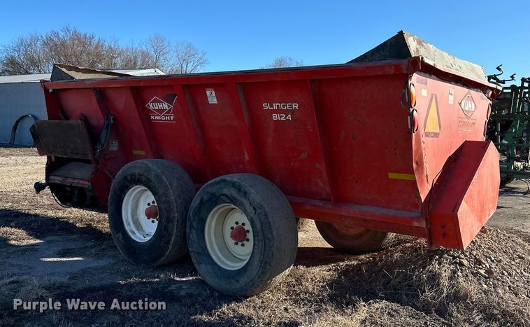 image for item DQ6321 Kuhn Knight Slinger 8124 manure spreader