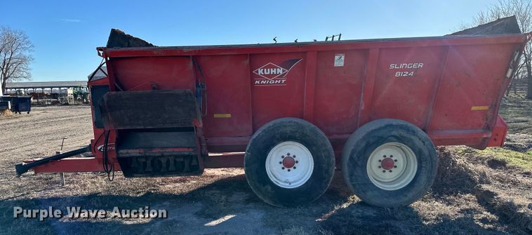 image for item DQ6321 Kuhn Knight Slinger 8124 manure spreader