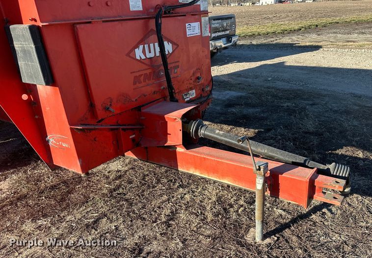 image for item DQ6321 Kuhn Knight Slinger 8124 manure spreader