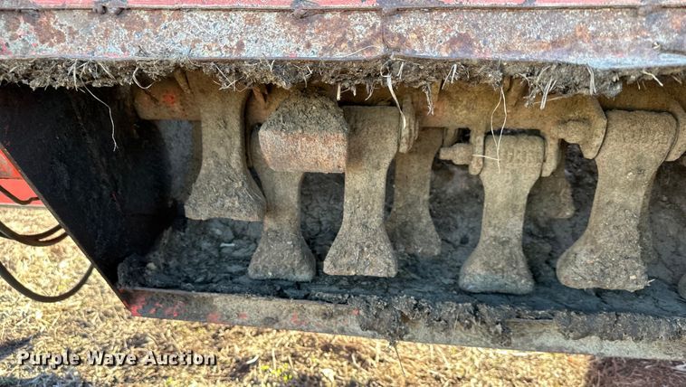 image for item DQ6321 Kuhn Knight Slinger 8124 manure spreader