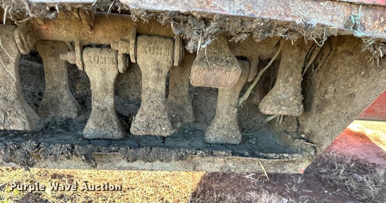 image for item DQ6321 Kuhn Knight Slinger 8124 manure spreader