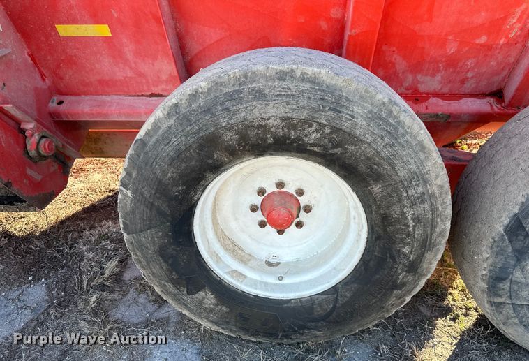 image for item DQ6321 Kuhn Knight Slinger 8124 manure spreader