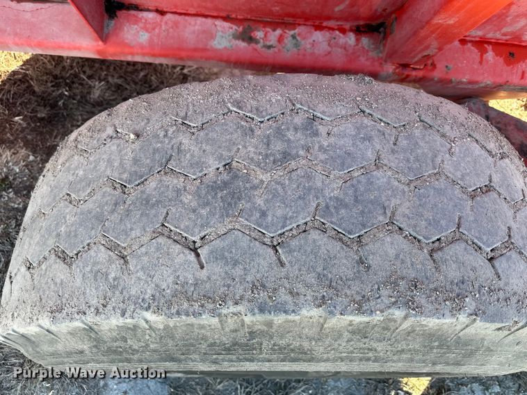 image for item DQ6321 Kuhn Knight Slinger 8124 manure spreader