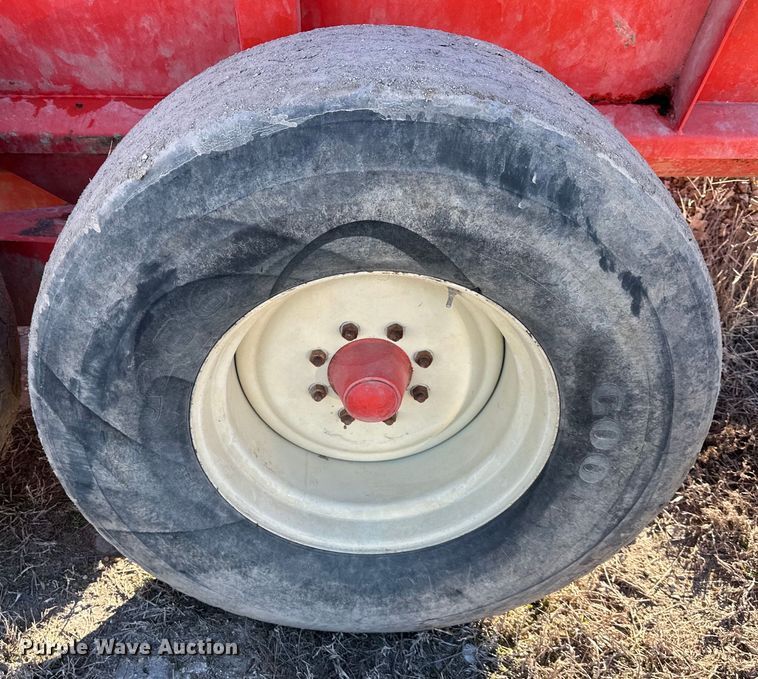 image for item DQ6321 Kuhn Knight Slinger 8124 manure spreader