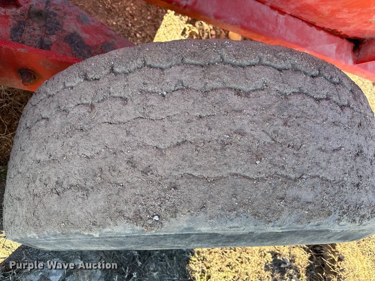 image for item DQ6321 Kuhn Knight Slinger 8124 manure spreader