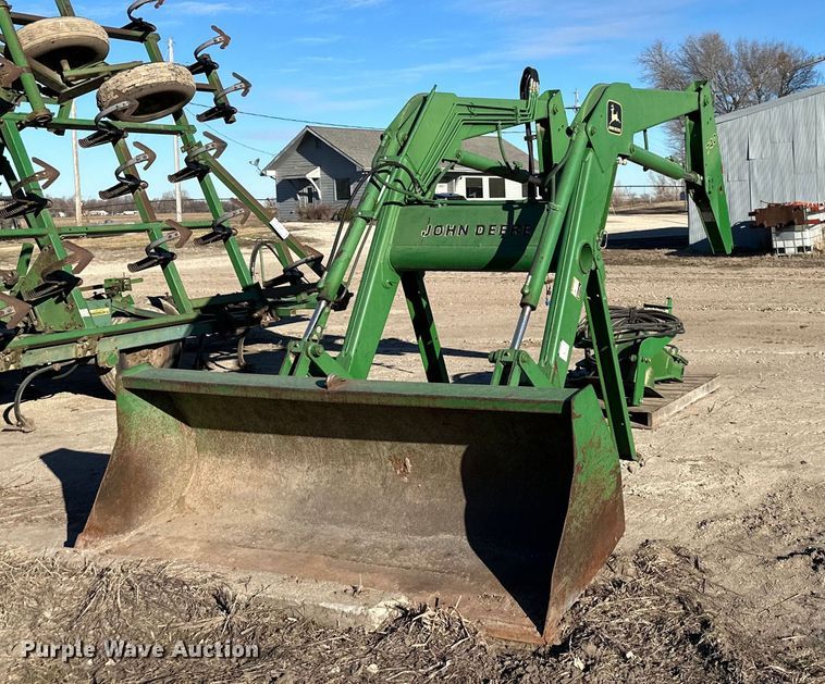 image for item DQ6323 John Deere 740 loader attachment