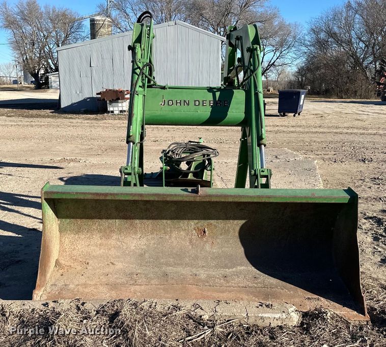 image for item DQ6323 John Deere 740 loader attachment