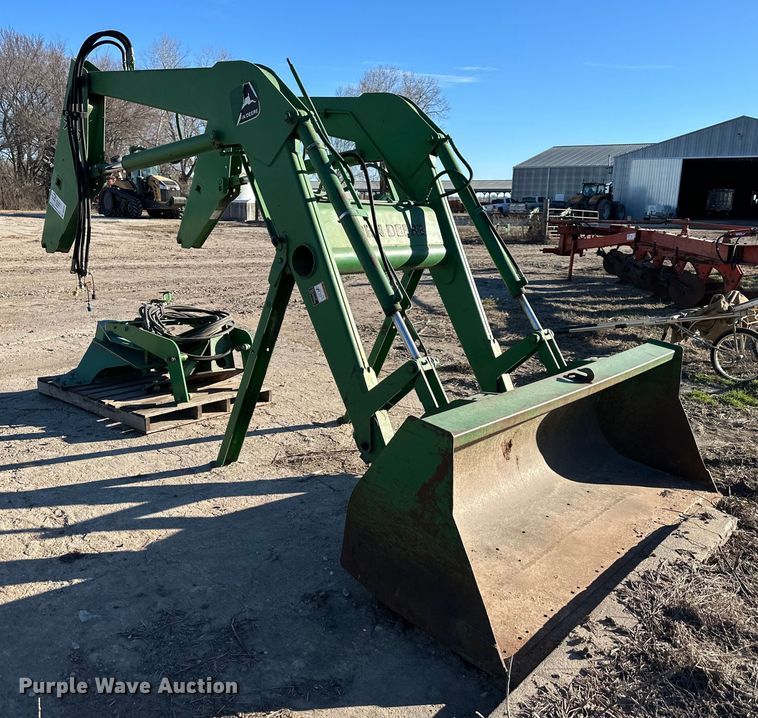 image for item DQ6323 John Deere 740 loader attachment