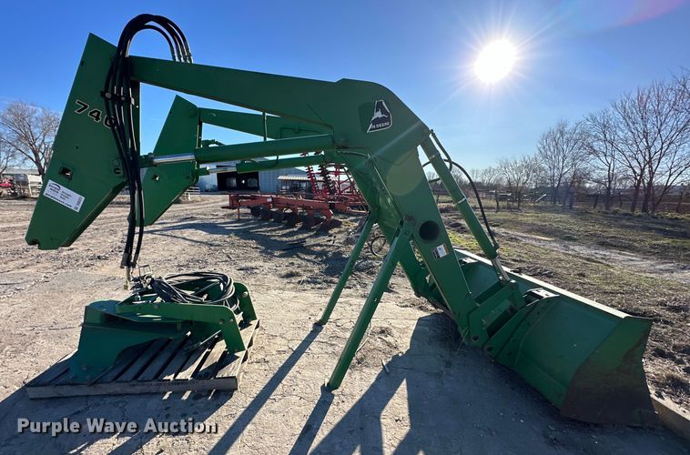 image for item DQ6323 John Deere 740 loader attachment