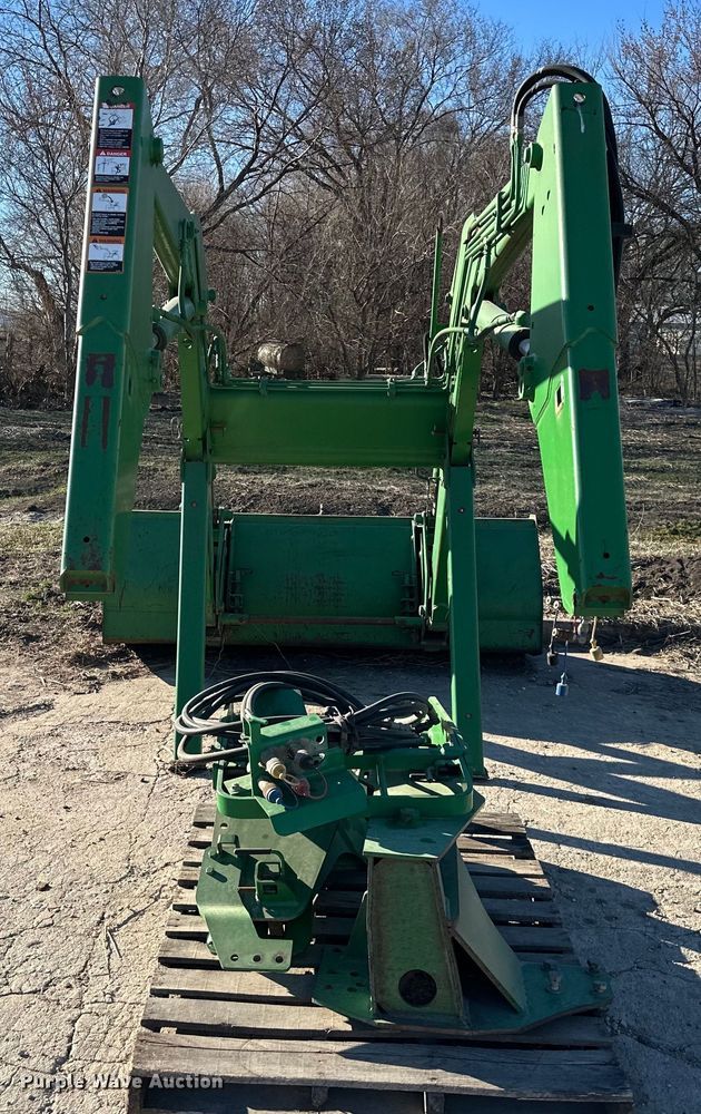 image for item DQ6323 John Deere 740 loader attachment