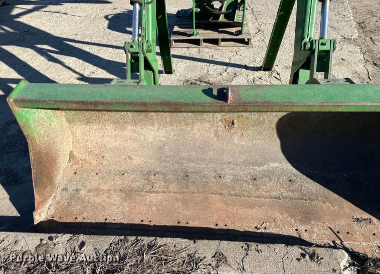 image for item DQ6323 John Deere 740 loader attachment