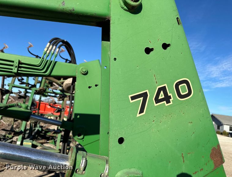 image for item DQ6323 John Deere 740 loader attachment