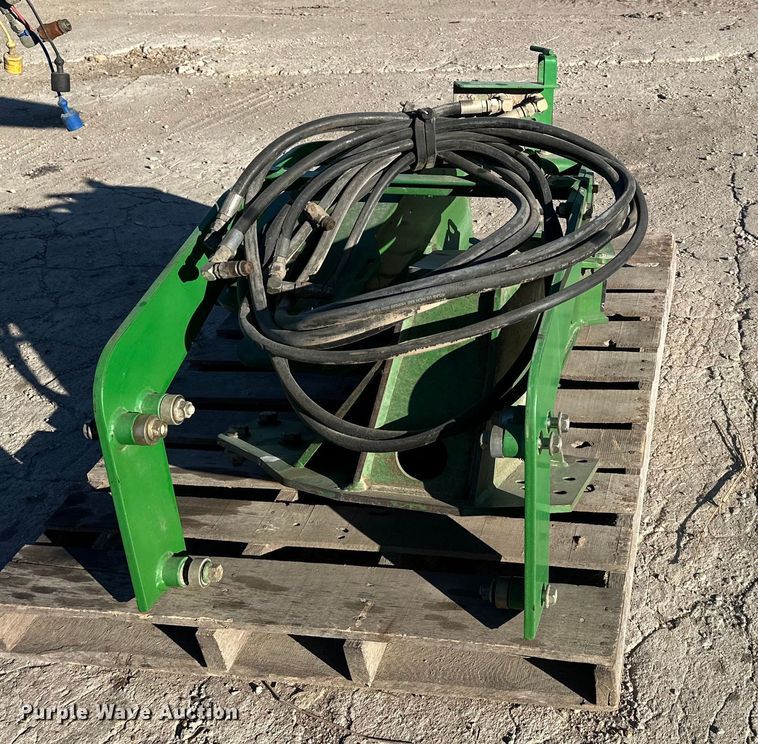 image for item DQ6323 John Deere 740 loader attachment
