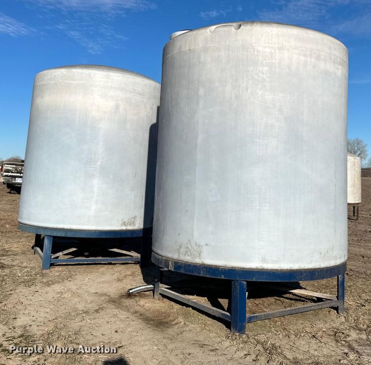 image for item DQ6325 (2) 3,000 gallon poly tanks 