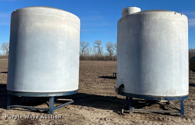 image for item DQ6325 (2) 3,000 gallon poly tanks 