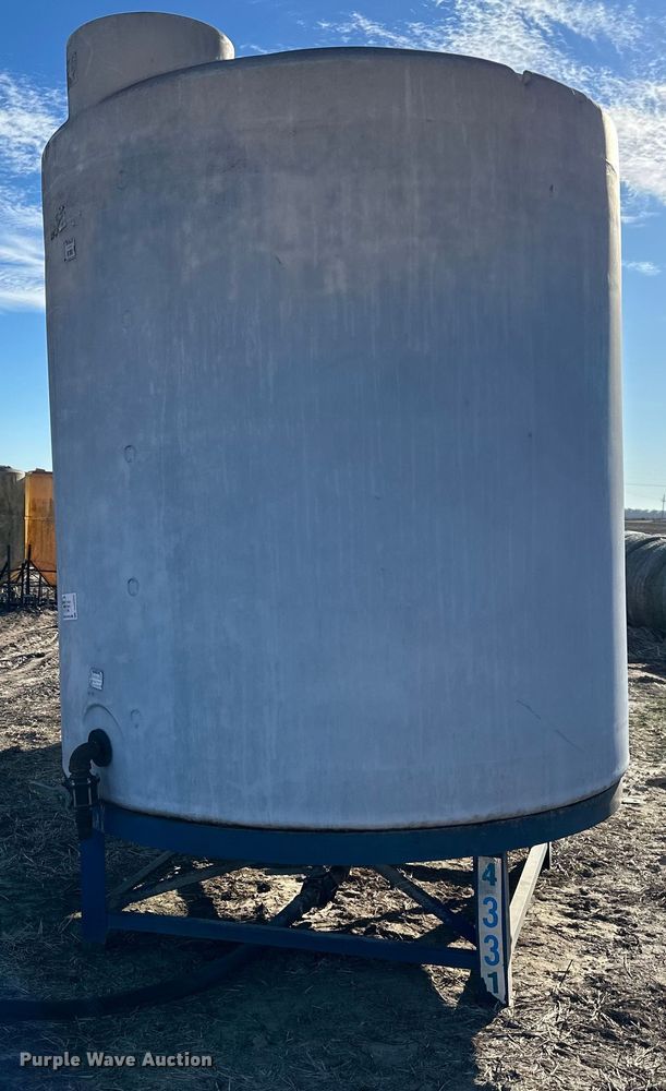 image for item DQ6325 (2) 3,000 gallon poly tanks 