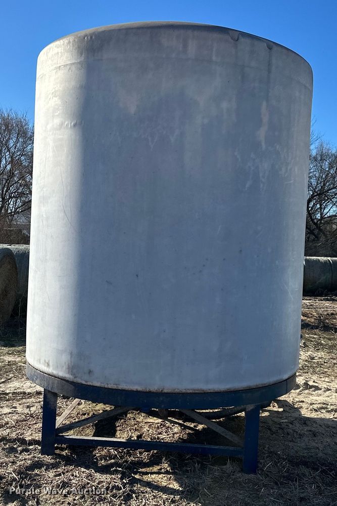 image for item DQ6325 (2) 3,000 gallon poly tanks 